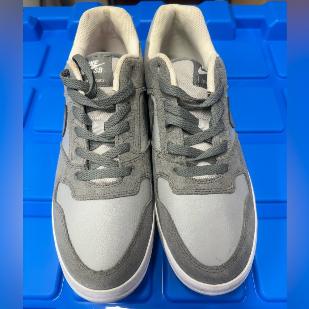Rare Nike Delta Force Vulc SB Cool Grey
Size 9